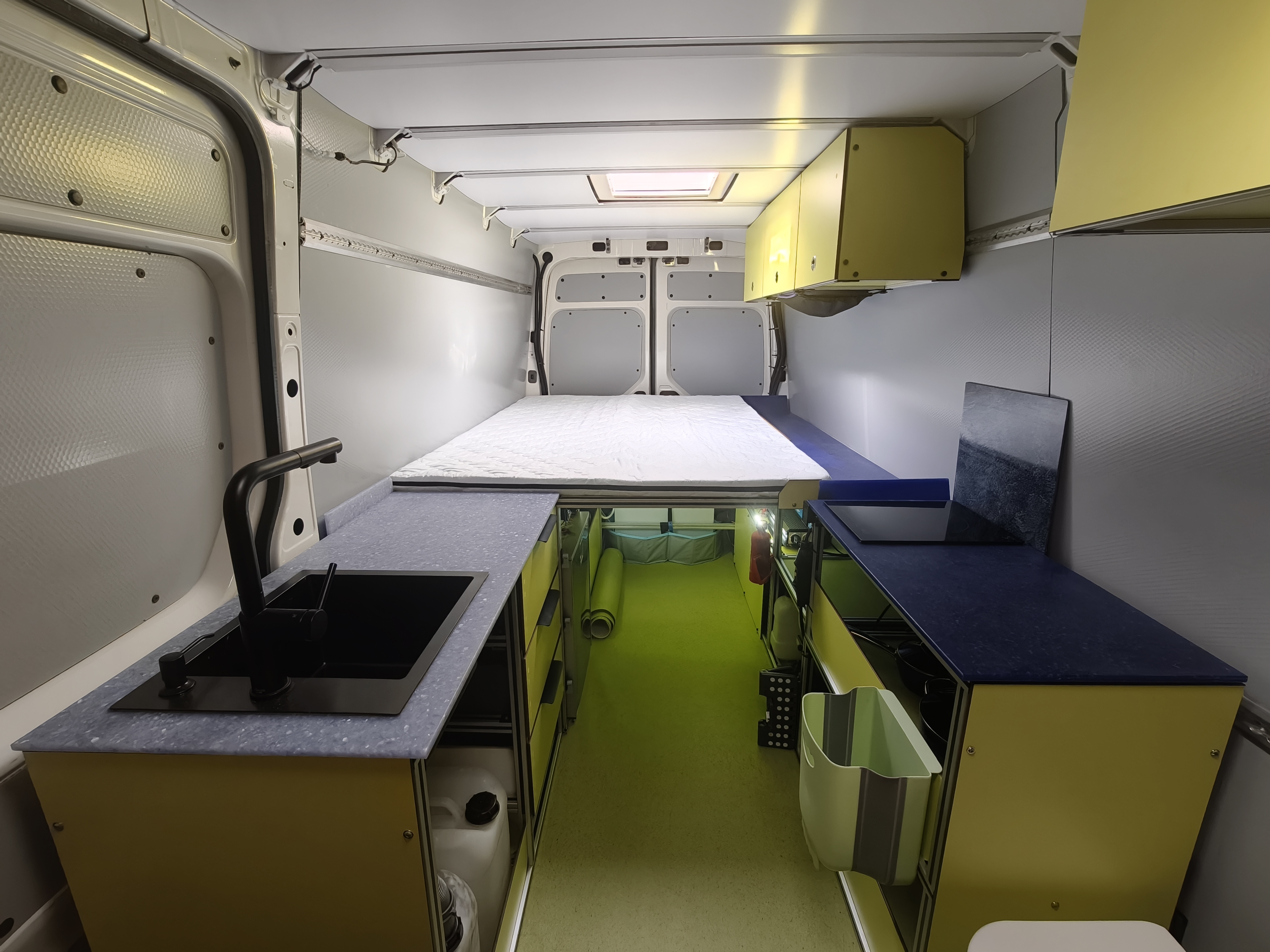 MAN TGE L3H3 - Autarker Stealth Camper - Aluminiumprofil-Ausbau