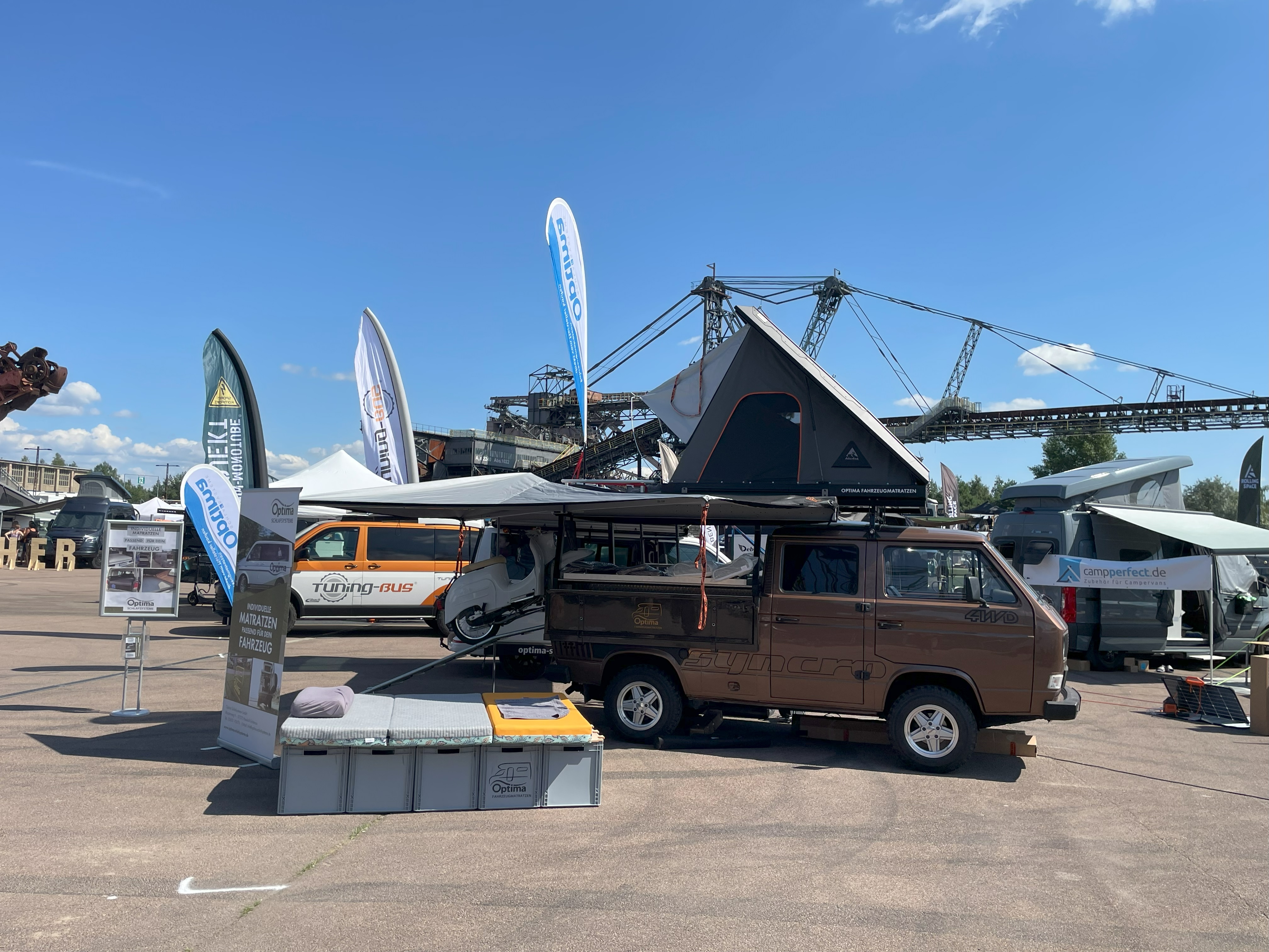 T3 Syncro mit Sonderaufbau, Dachzelt, 270° Markiese und Motorrad Rampe