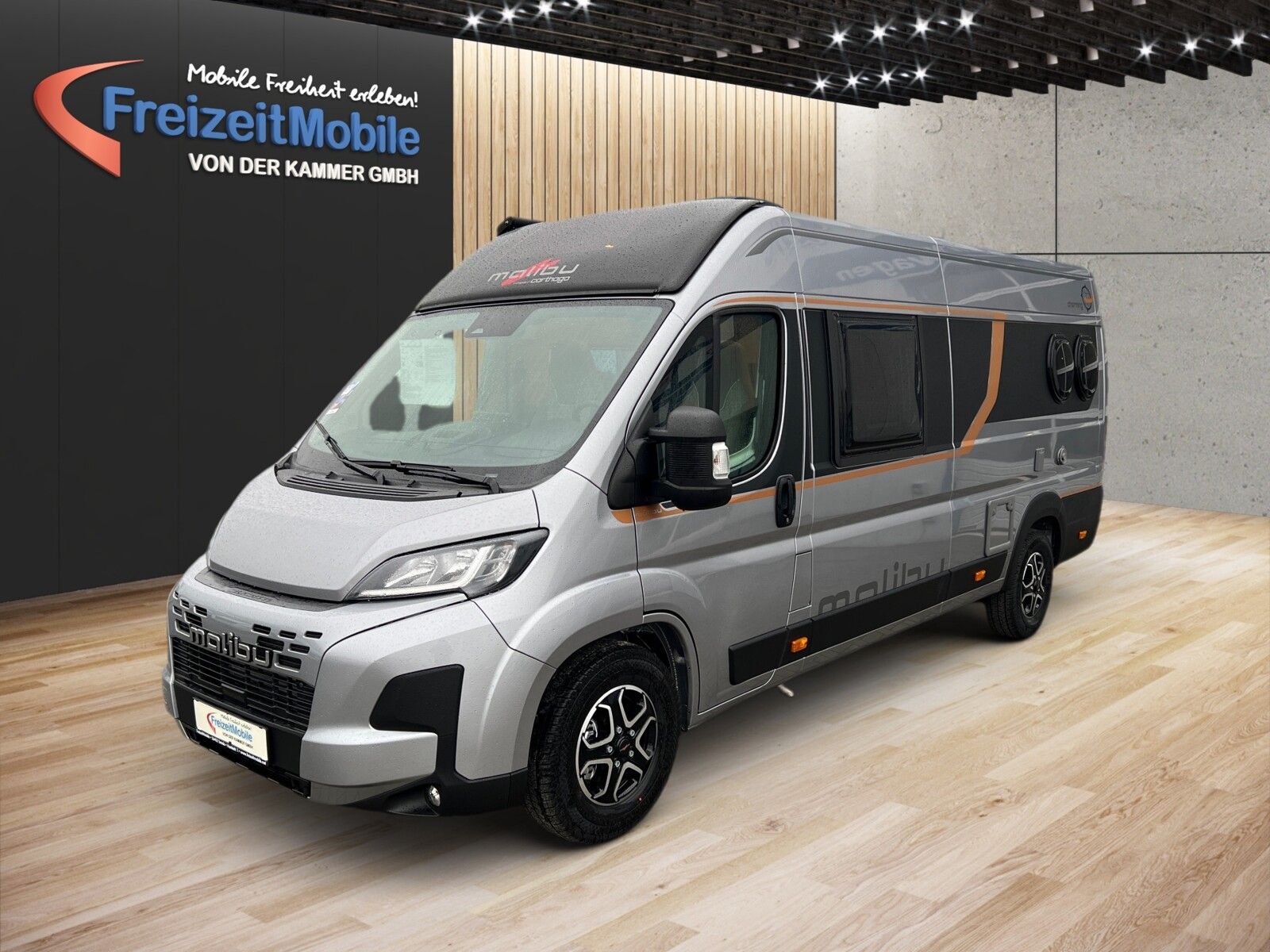 * **Modell 2025**\\* **Motor / Chassis:** Fiat Ducato 2,2 l MultiJet 3\\* **Leistung:** 132 kW / 180 PS\\* **Getriebe:** Automatik\\* **zul. Gesamtgewicht:** 4000 kg\\* **Bett(en):** Einzelbetten\\* **Polster:** London\\* **Holzdekor:** Stilwelt Cherry...