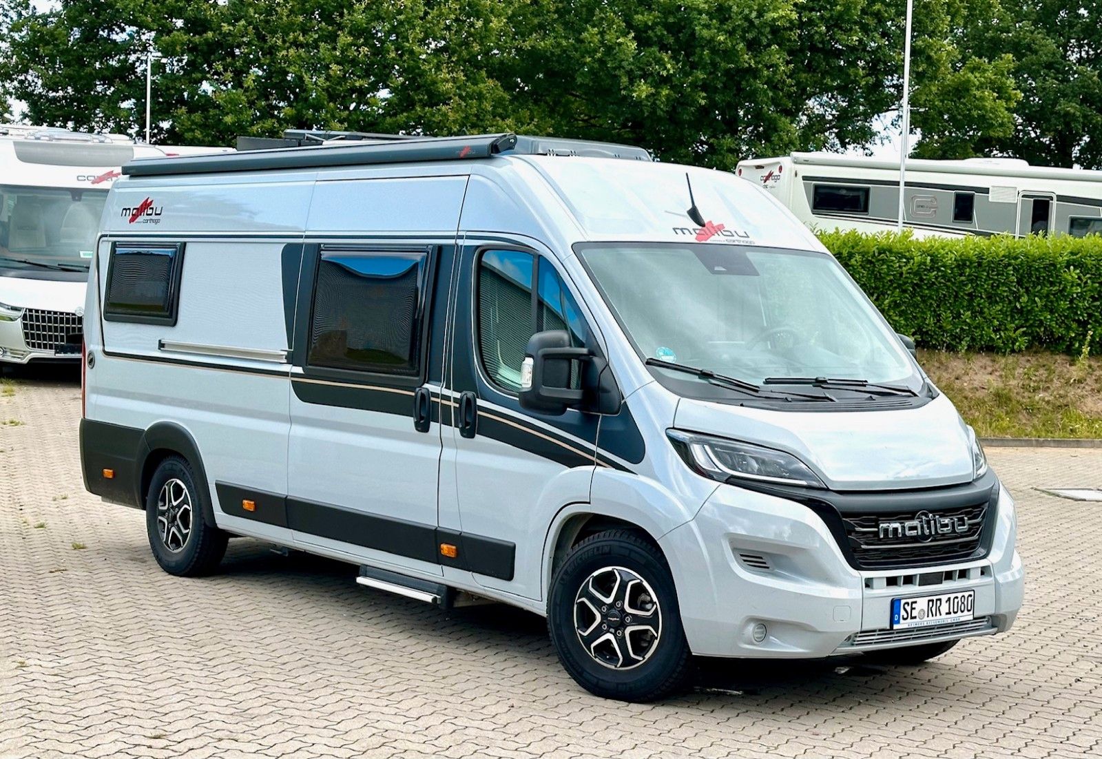 MW108/grün - #2Z20168\\----**Reduziert! Von: € 88.500,-- auf: € 84.950,-- Sie sparen: € 3.550,--**----**Auf Fiat Ducato f35 light – 2,2l - 132kW/180PS **\\\\**Ausstattung:**\\* Motor 180 PS / 132 kW, Euro 6 D Final, f35 light, 9G-Wandlerautomatik\\* Fi...