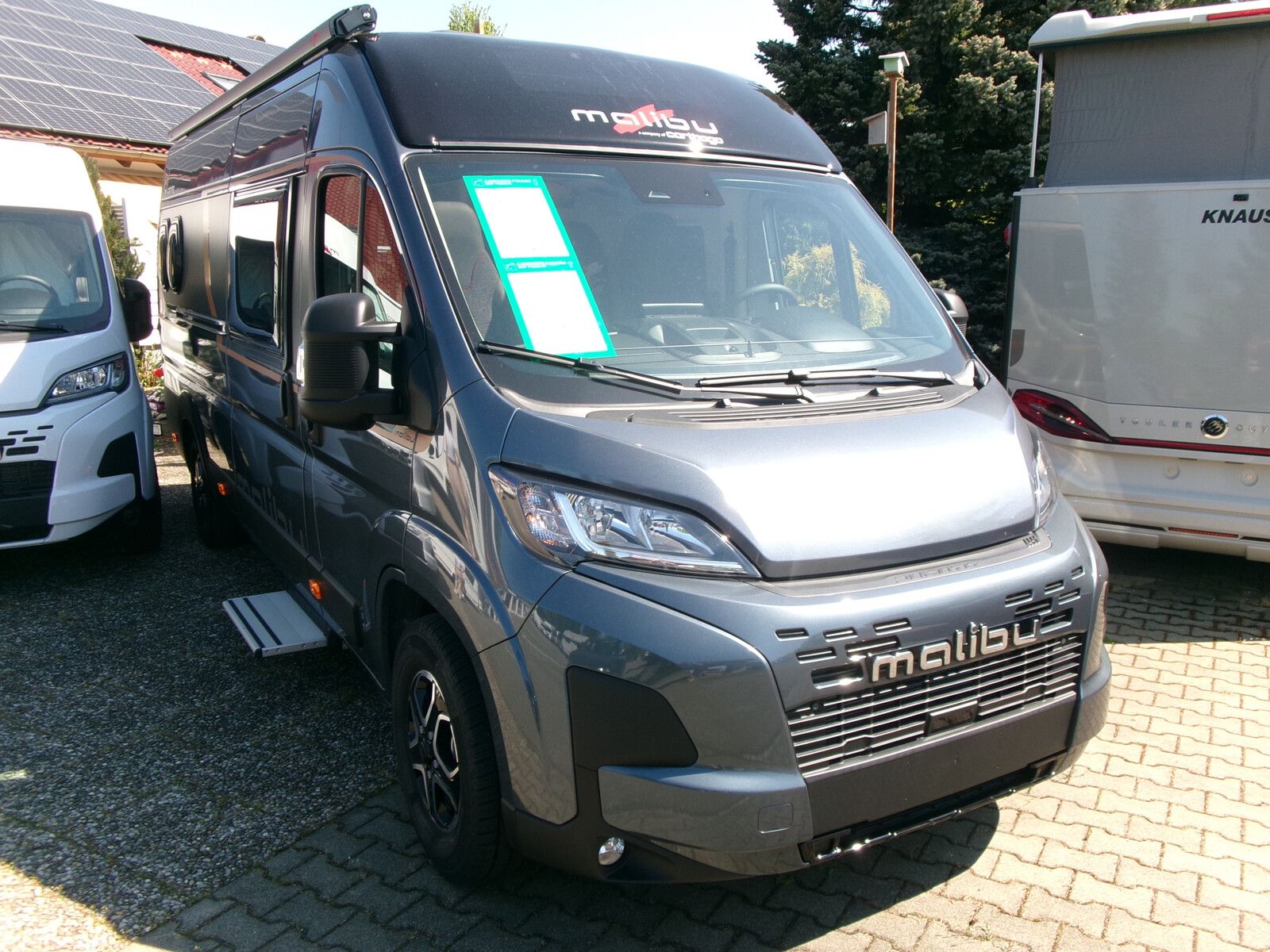 * **Modell 2025**\\* **Motor / Chassis:** Fiat Ducato 2,2 l MultiJet 3\\* **Leistung:** 132 kW / 179 PS\\* **Getriebe:** Automatik\\* **zul. Gesamtgewicht:** 3500 kg\\* **Bett(en):** Einzelbetten\\* **Sitzgruppe:** Seitensitzgruppe\\* **Polster:** Anco...