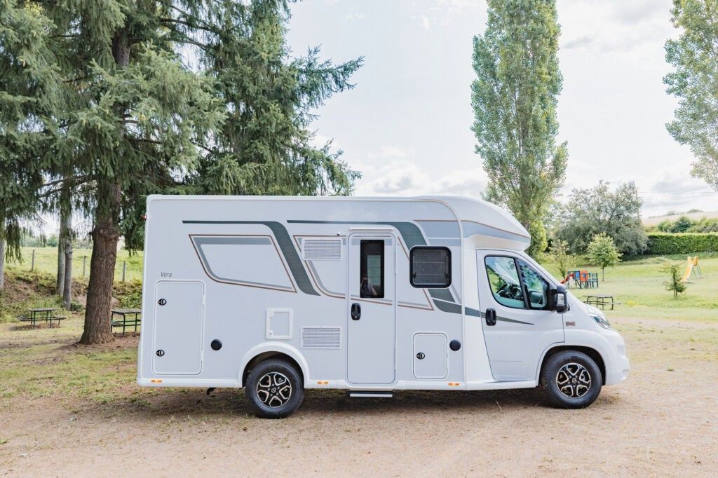 Das Notin Vera MY25 6,36 Meter ist ein Wohnmobil, das für Komfort, Funktionalität und Stil steht. Hier ist eine Beschreibung:* Modell: Notin Vera \\* Länge: 6,36 Meter\\* Stilvolles Design: Das Wohnmobil ist mit einem modernen und ansprechenden Design ...