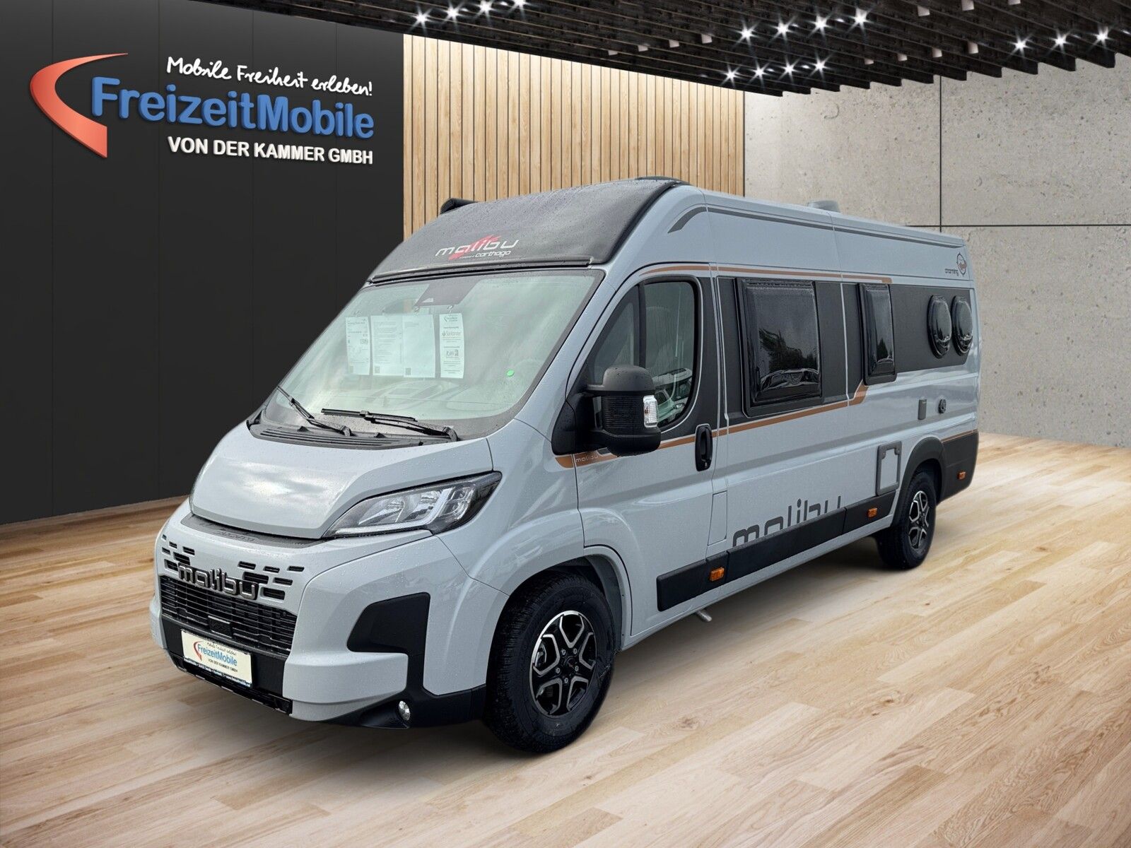 * **Modell 2025**\\* **Motor / Chassis:** Fiat Ducato 2,2 l MultiJet 3\\* **Leistung:** 132 kW / 180 PS\\* **Getriebe:** Automatik\\* **zul. Gesamtgewicht:** 4000 kg\\* **Bett(en):** Einzelbetten\\* **Polster:** Lissabon 25\\* **Holzdekor:** Stilwelt C...