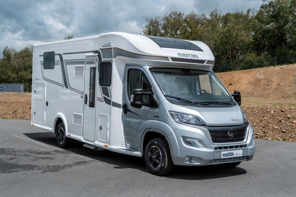 Das Notin Malaga Malaga JF Einzelbetten, Modelljahr 2024, ist ein Wohnmobil, das Luxus, Komfort und Funktionalität vereint. Hier ist eine Beschreibung:* Modell: Notin Malaga Malaga JF Einzelbetten\\* Modelljahr: 2024\\* Schlafarrangement: Das Wohnmobil...