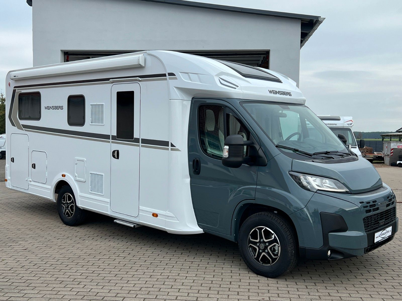 Herzlich Willkommen beim Autohaus Pohl. Ihrem Weinsberg Partner in Sachsen Anhalt.\\\\Mit seinem kuscheligen Hubbett ist der CaraSuite wie gemacht für die lustige Familienfahrt. Untertags ist dieses sicher verstaut, abends schnell hervorgezaubert. Jede...