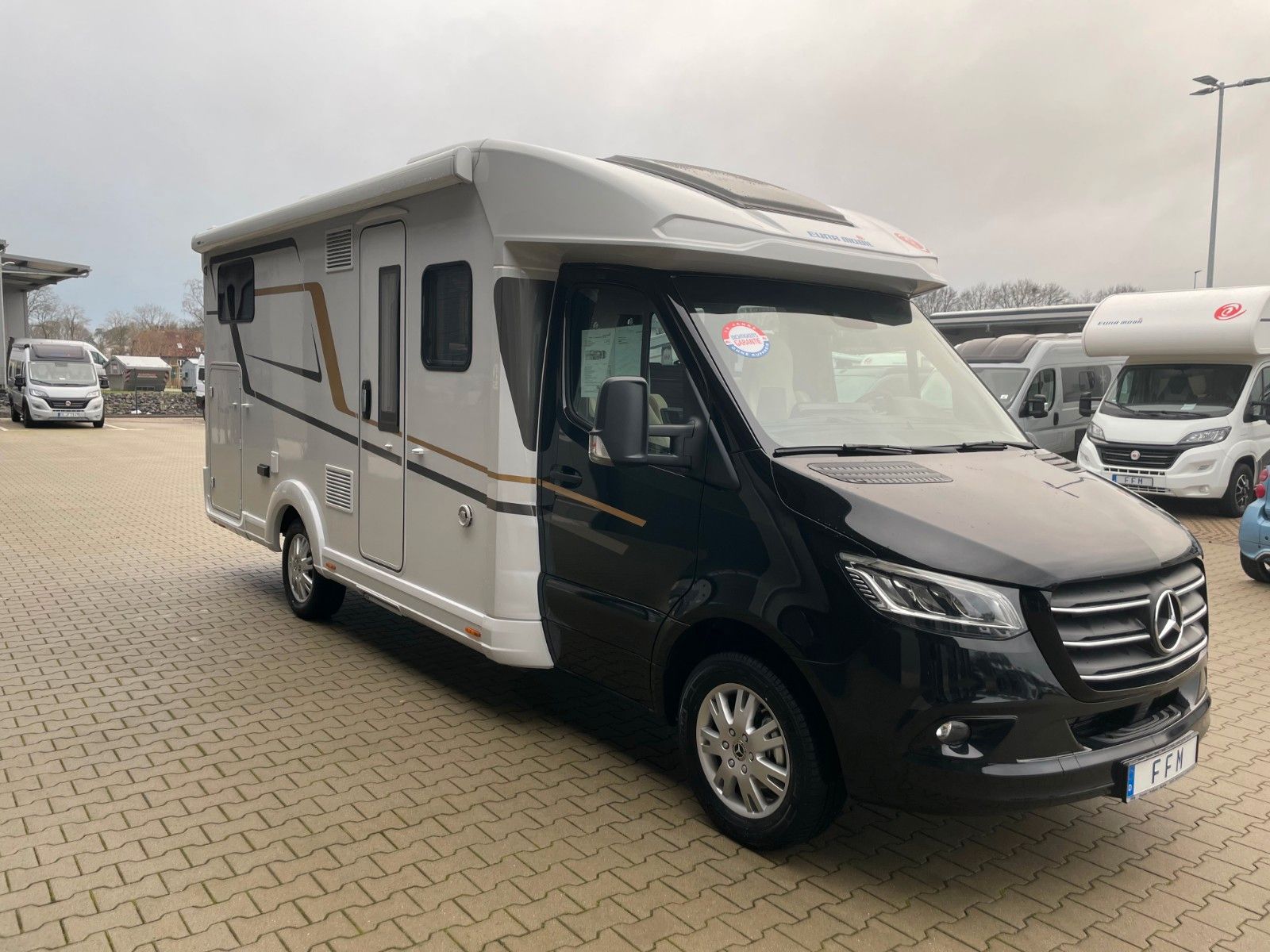 EURAMOBIL Campervan Mondial 170PS Auto