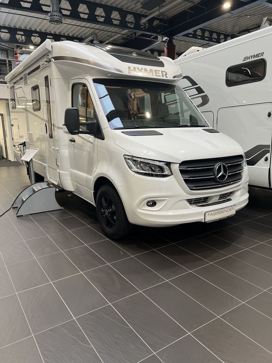 * **Motor / Chassis:** Mercedes Sprinter \\* **Leistung:** 125 kW / 170 PS\\* **Getriebe:** Automatik\\* **Kilometerstand:** 100 km\\* **zul. Gesamtgewicht:** 4500 kg\\* **Bett(en):** Einzelbetten\\* **Polster:** Janeiro\\* **Holzdekor:** Grand Oak\\\\...