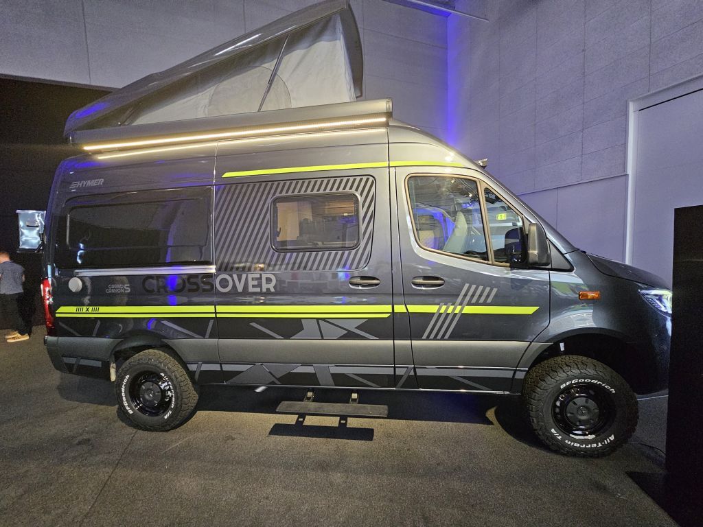 * **++++Aktionswochen vom 03. - 15. November** \\ * \\ * **Cross Over Paket Modelljahr 2026** \\ * Mercedes-Benz Sprinter 419 CDI - 141 KW/190 PS - \\ * Allradantrieb permanent \\ * Heckleuchten in LED-Technik \\ * Metallic Tenoritgrau \\ * Automatikge...