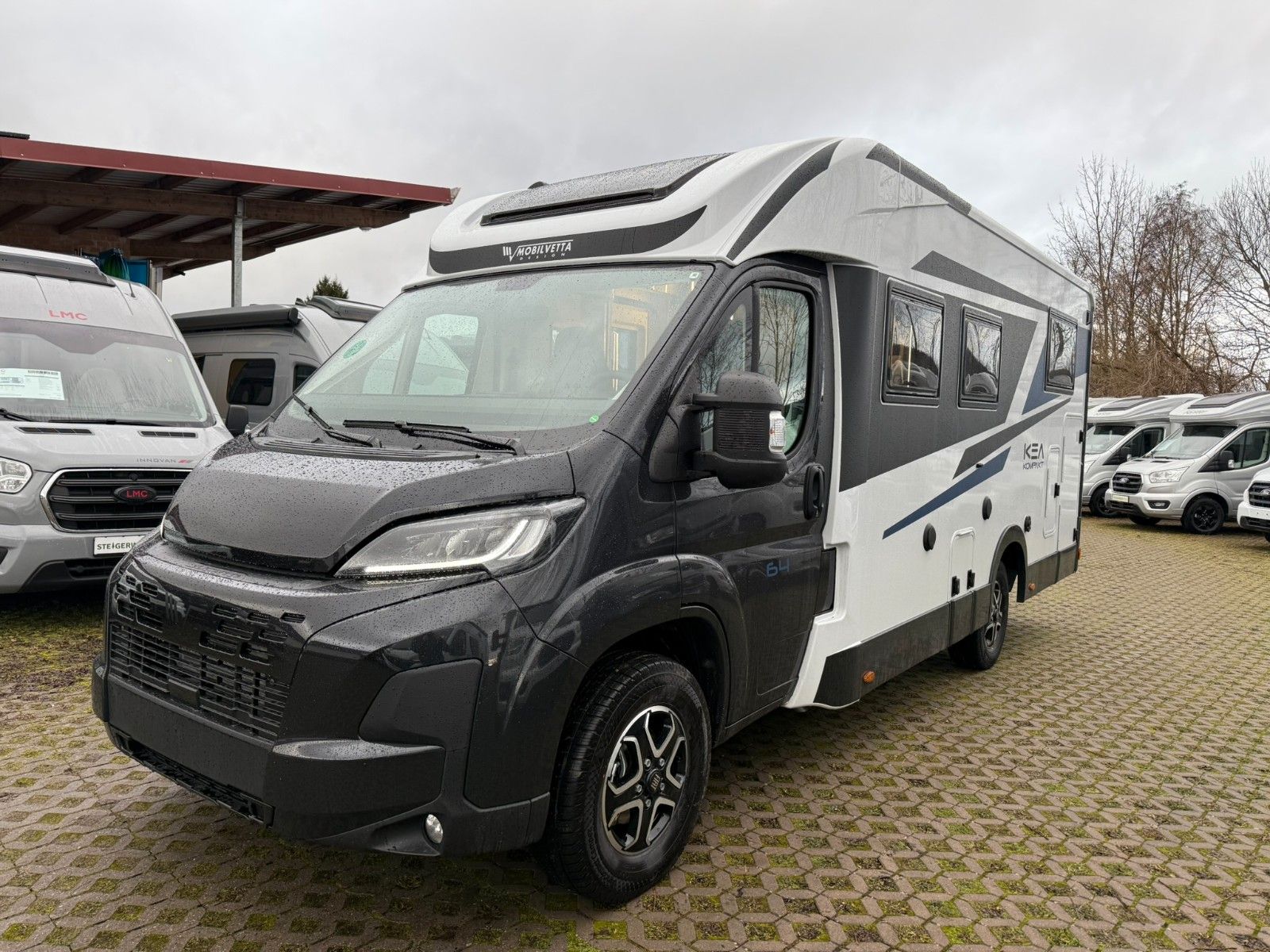 Der neue KEA Kompakt\\\\\\* PAKET PREMIUM: Radio NAV 9" PIONEER Apple CarPlay / Android Auto; Rückfahrkamera ; Solar Panel 200 W\\* PAKET MATIC: Automatikgetriebe; Light Federungen aus Kompositmaterial; 16" Alufelgen Modell 1LR schwarz glänze...