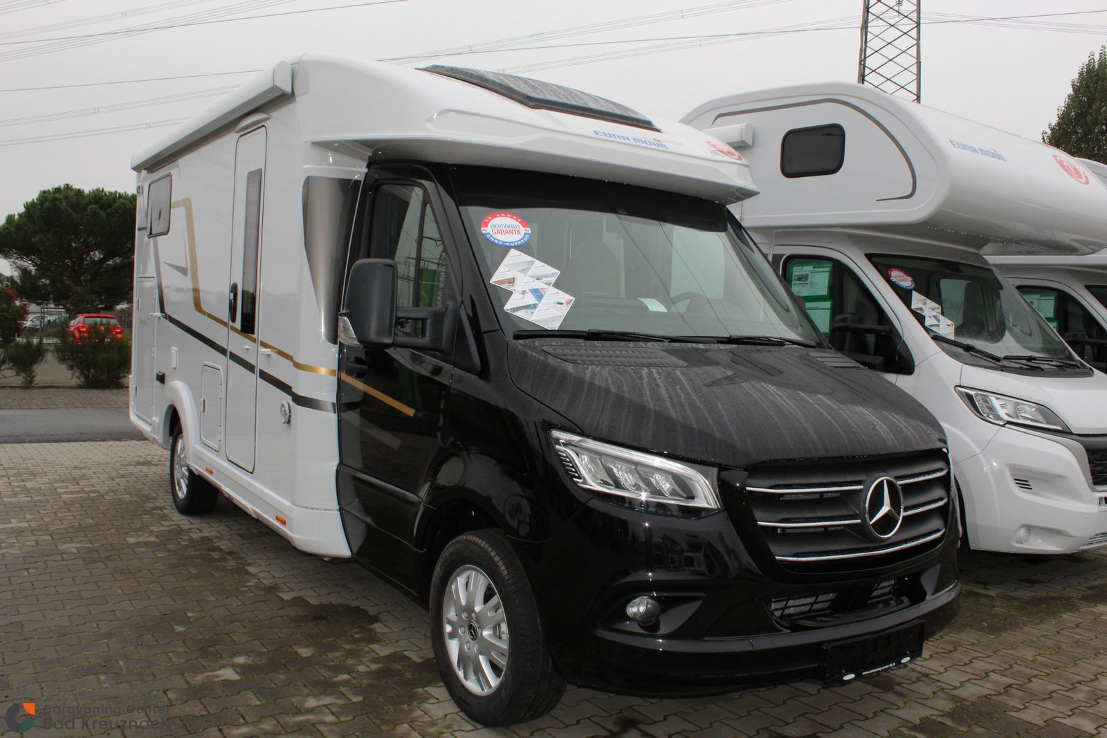 **Modelljahr:** 2024\\**Grundriss:** Sonstige\\**Chassis:** Mercedes\\----**SONDERAUSSTATTUNG**\\* Mondial-Paket Profila T Mercedes-Benz: (Elektrische Außenspiegel (MB), Captain-Chair-Sitze (Aguti), Rückfahrkamera (einfach), elektrische Feststellbremse...