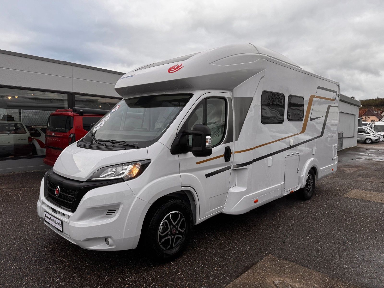 ***Achtung: Auf den Bildern sind andere Polster zu sehen*\\\\Eura Mobil Profila RS 675 SB - MJ25 - sofort verfügbar!\\\\Highlights:\\**\\* **Tempomat mit Abstandshalter**\\* **180 PS **\\* **Automatik**\\* **Lithium Batterie**\\\\**Ausstattung:**\\* **...