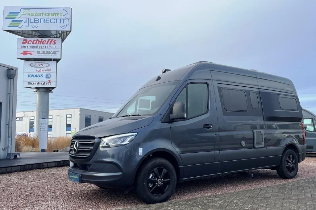 Interne Nummer bei Rückfragen: LZ 137\\\\ \\\\ Das Fahrzeug verfügt über folgende **Serienausstattung:**\\\\ Automatische Fahrlichtstellung, 65l Kraftstofftank, halbautomatische Klimaanlage Tempmatic, Elektrische Parkbremse, Seitenblinker im Außenspieg...