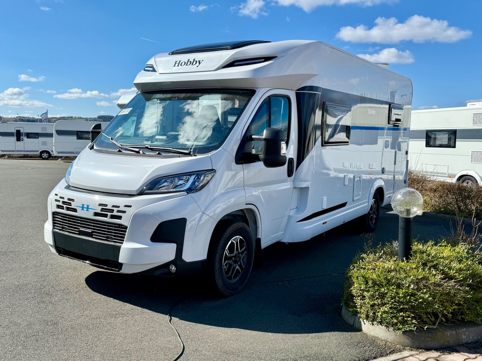 Hobby Ontour T 710 GE Mod. 2025\\UVP: 85.703,-\\Sie sparen € 5.399,-\\\\Fiat Jumper 2.184 ccm, 103 kW / 140 PS, Euro 6e, mit Start- / Stopp-Technologie und ECO-Pack mit 8-Gang- Automatikgetriebe\\\\inklusive folgender Sonderausstattung:\\- Ambientebele...