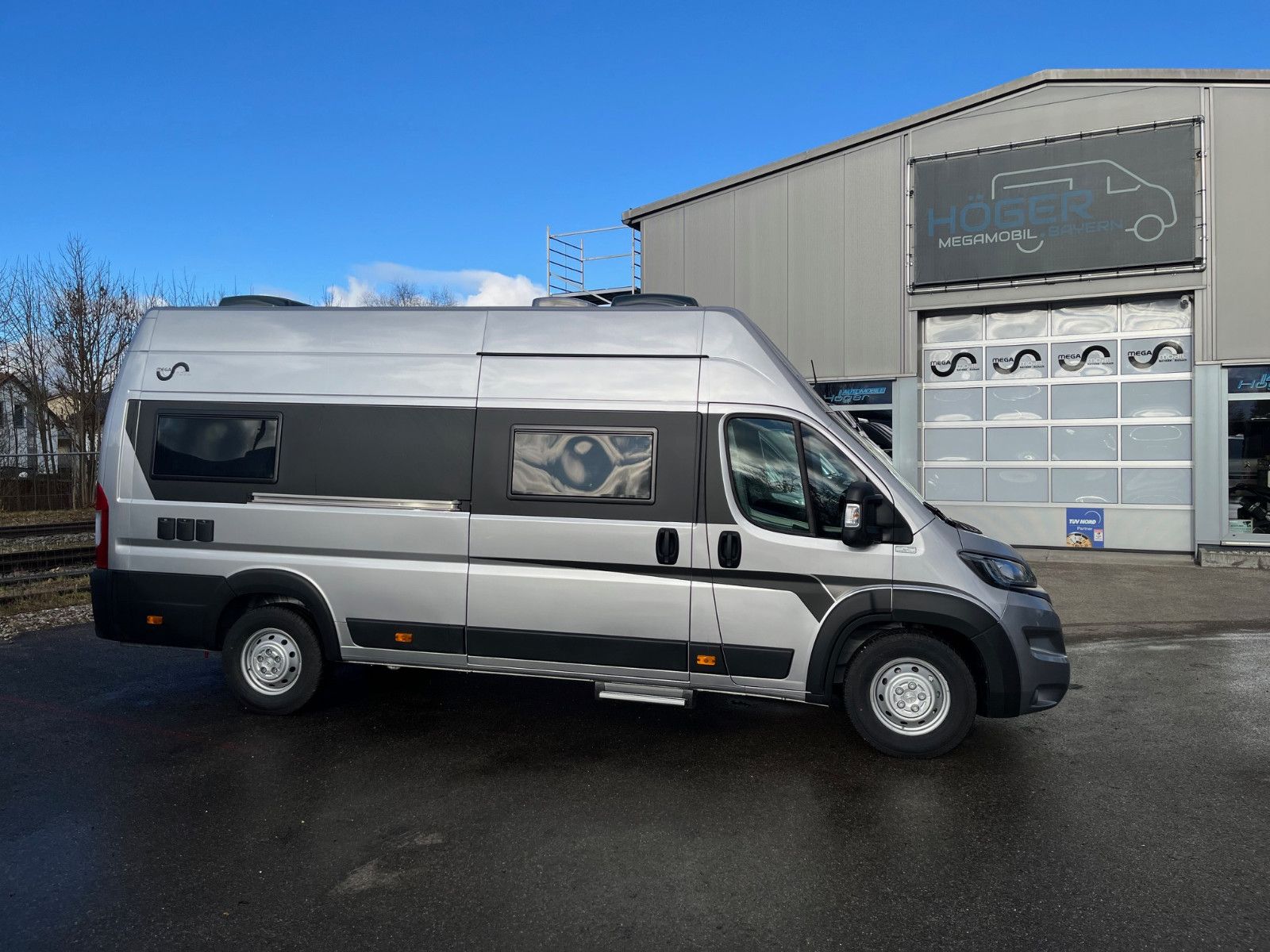 **Achtung: Für Fragen sind wir momentan nur unter Tel. 0160 7226353 erreichbar**\\\\**Verschiedene Videos zu unseren Fahrzeugen können Sie in YouTube unter "Martin Höger MEGAMOBIL Bayern" finden.\\Unsere Website finden Sie unter www.megamobil...