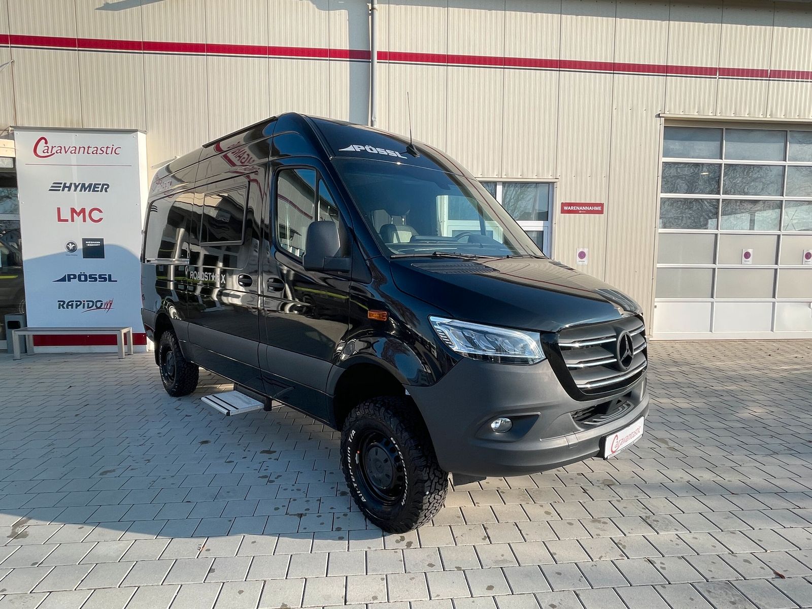 \\**Standort: 94377 Steinach\\**\\**X-Line Roadstar X 1st series\\**\\-Serienausstattung X-Line First Series\\+ 190PS, Allrad, 9G-Tronic, MBUX 10 Multimediasystem, RFK, Komfortsitze\\+ Totwinkel- und Seitenwindassistent, el. Parkbremse, Regen- und Lich...