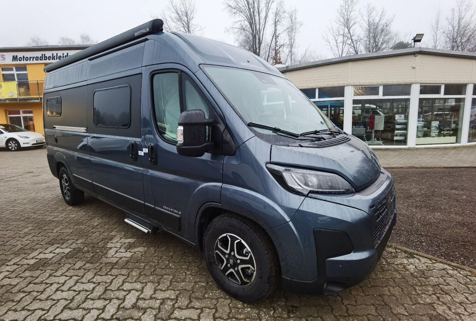 **Sehr schöner Westfalia Columbus 600 E mit folgender Ausstattung.:\\**\\* 2.2 l Multijet 132 kW/180 PS 4,25 t\\* 8 Gang Automatikgetriebe\\* Columbus Plus Paket\\* Metallic-Lackierung: Fer Grau\\* Fiat Paket Premium\\* Columbus Premium Paket\\* Stoffb...