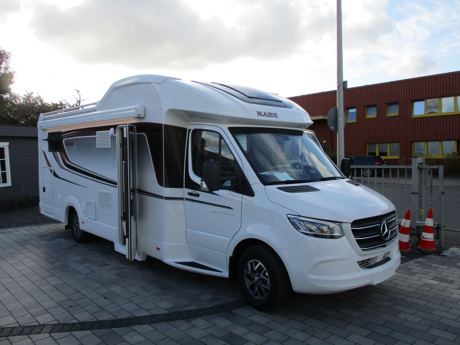 KABE Mercedes Camper 2025 Einzelbetten