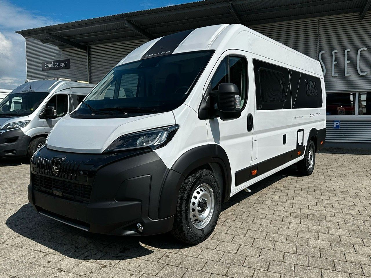 Tourne 6,4 MJ25 180PS Automatik