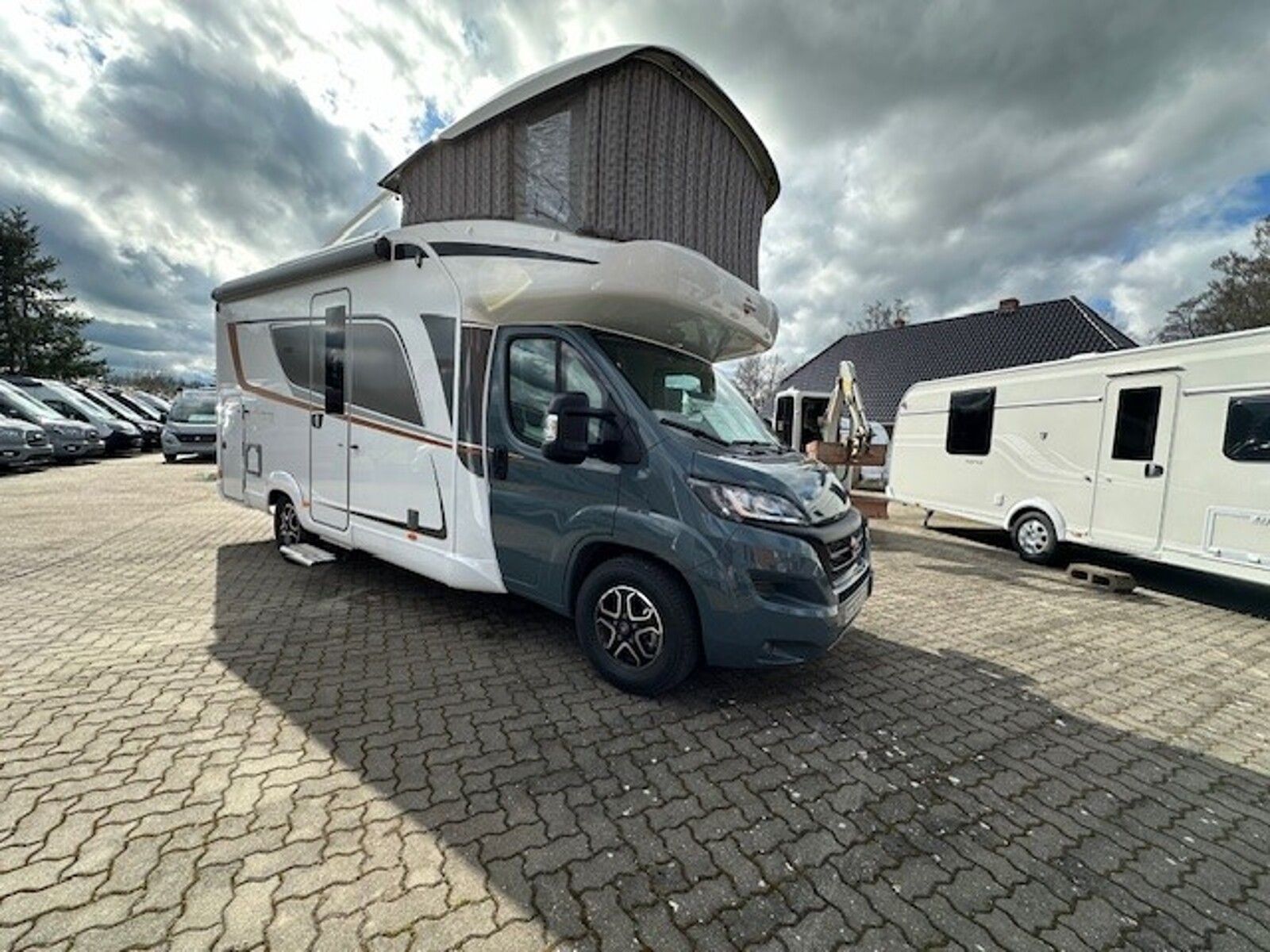 Bürstner Alkoven 2024 Ducato 140 PS