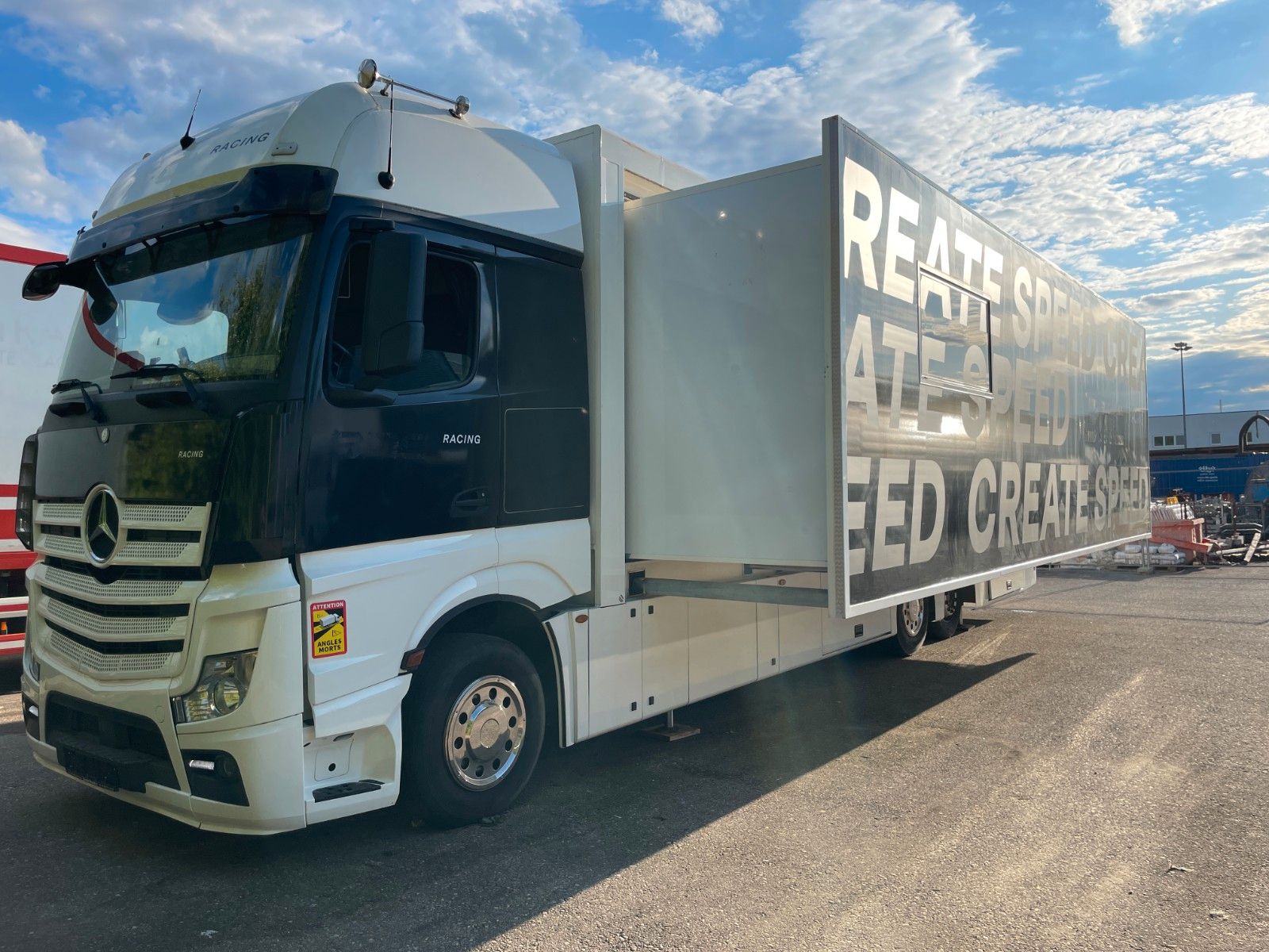 Mercedes Actros 2545 6x2 Wohn-LKW