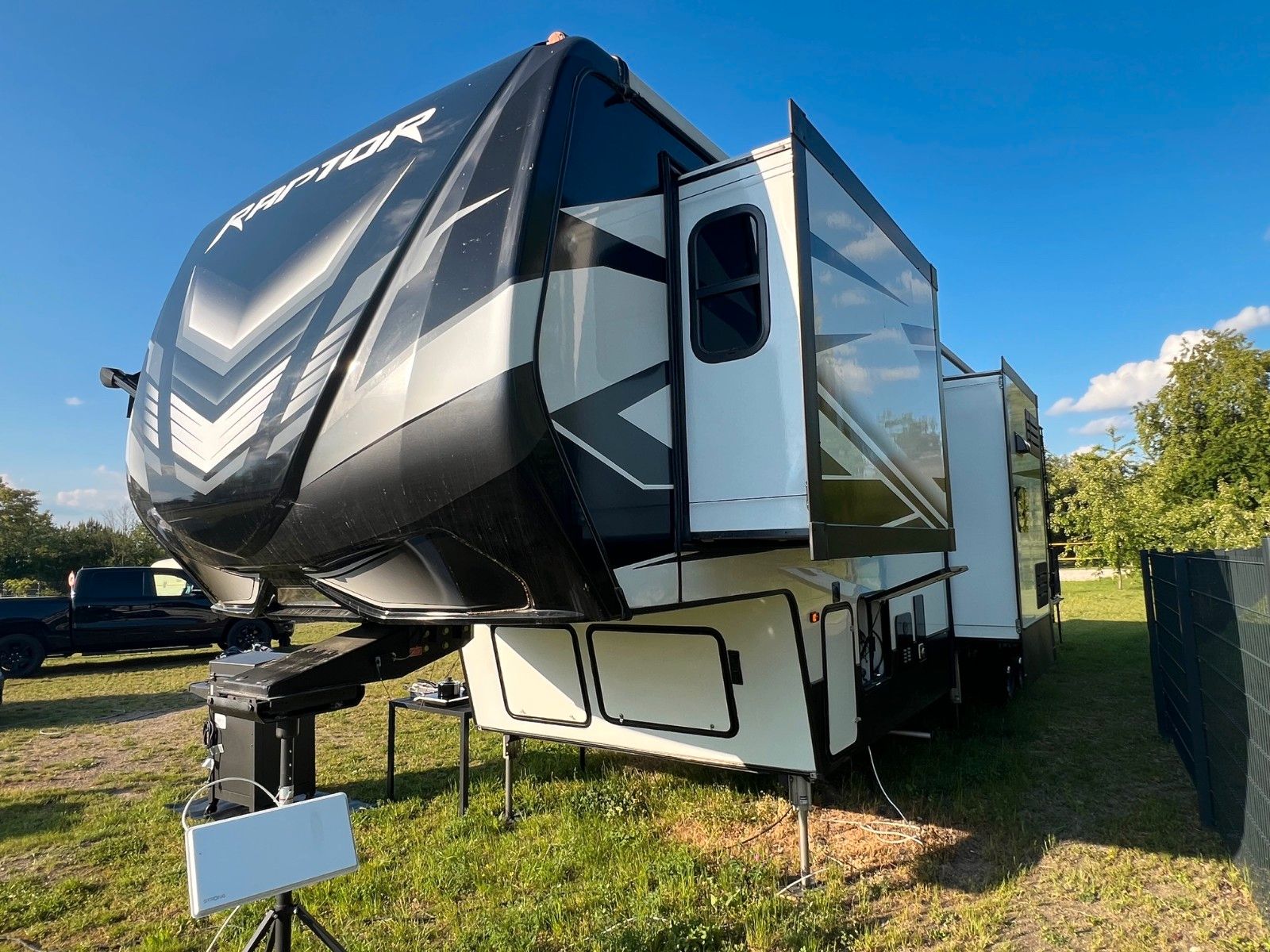 Keystone Raptor 352 Toyhauler