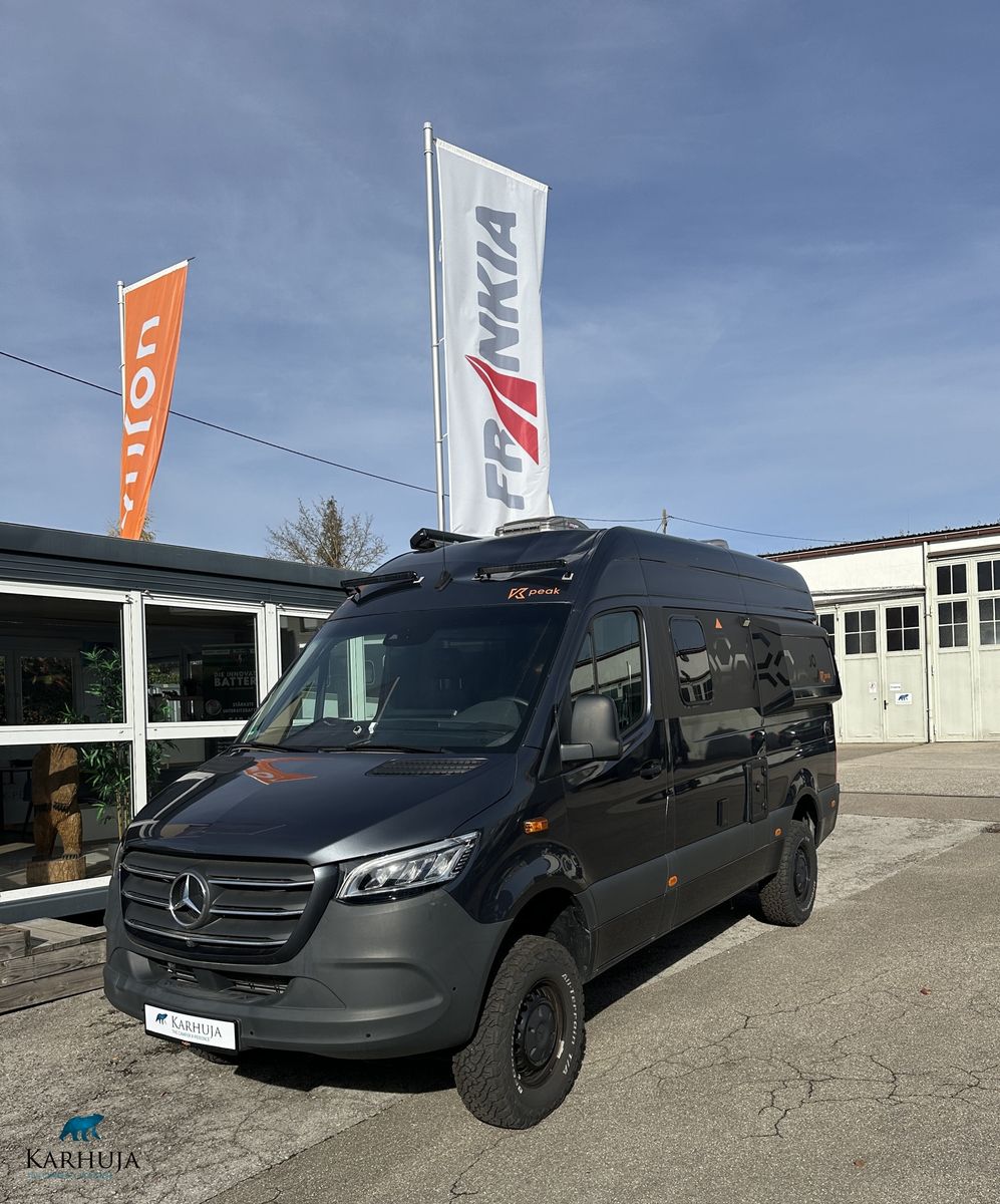 **Modelljahr:** 2024\\**Grundriss:** Querbett\\**Bezüge:** Wohnwelt K-Peak\\**Chassis:** Mercedes-Benz\\**Motor:** 2,0 ltr. - 4 Zylinder CDI\\----**SONDERAUSSTATTUNG**\\* Entfall von 2 Gurtsitzplätzen\\* Jehnert Soundanlage\\* Goldschmitt Hubstützenanl...