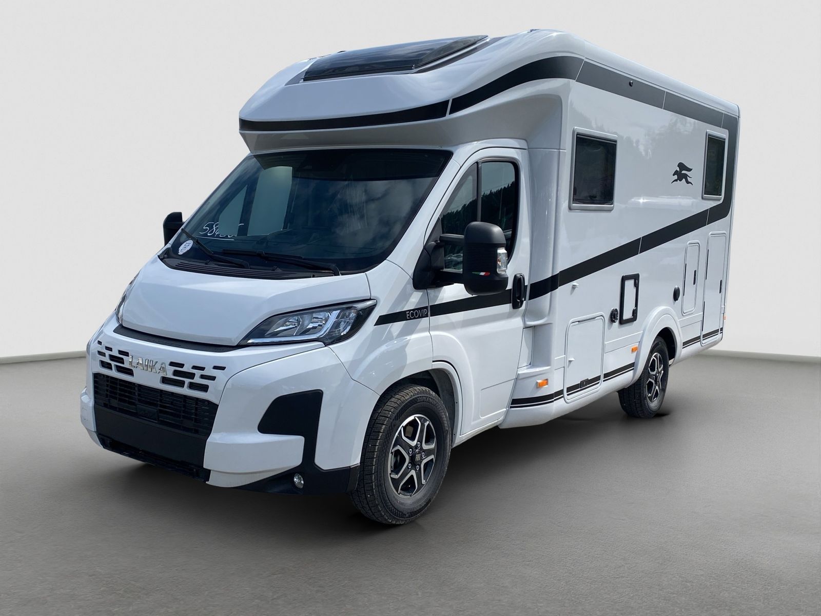 **Sofort Verfügbar!**\\\\* Chassisaußenfarbe Weiß\\* Möbeldesign Pero Toscano\\* Rückenpolster Modena relief grau\\* Fiat Light 3500 KG + 2,2L 140PS Motor, Euro 6E + Automatikgetriebe\\* 90 L Kraftstofftank\\* Pack Chassis Pro\\* El. Festellbremse\\* R...