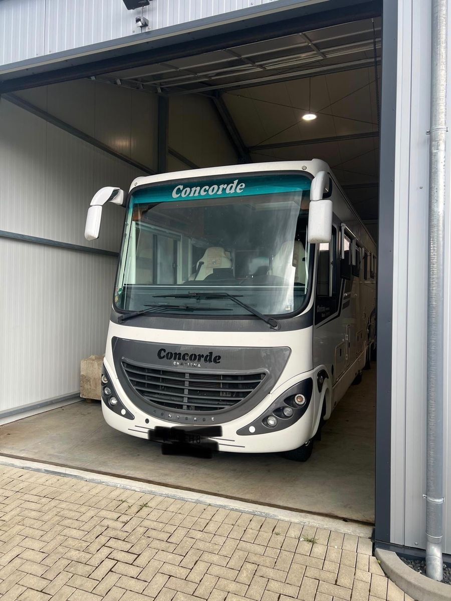 Zum Verkauf steht ein exklusives Concorde Charisma Wohnmobil in sehr gepflegtem Zustand.
Der Verkauf erfolgt ausschließlich wegen Verkleinerung.

Dieses Fahrzeug gehört zur Oberklasse und bietet ein außergewöhnliches Maß an Komfort, Qualität und Unabhä...