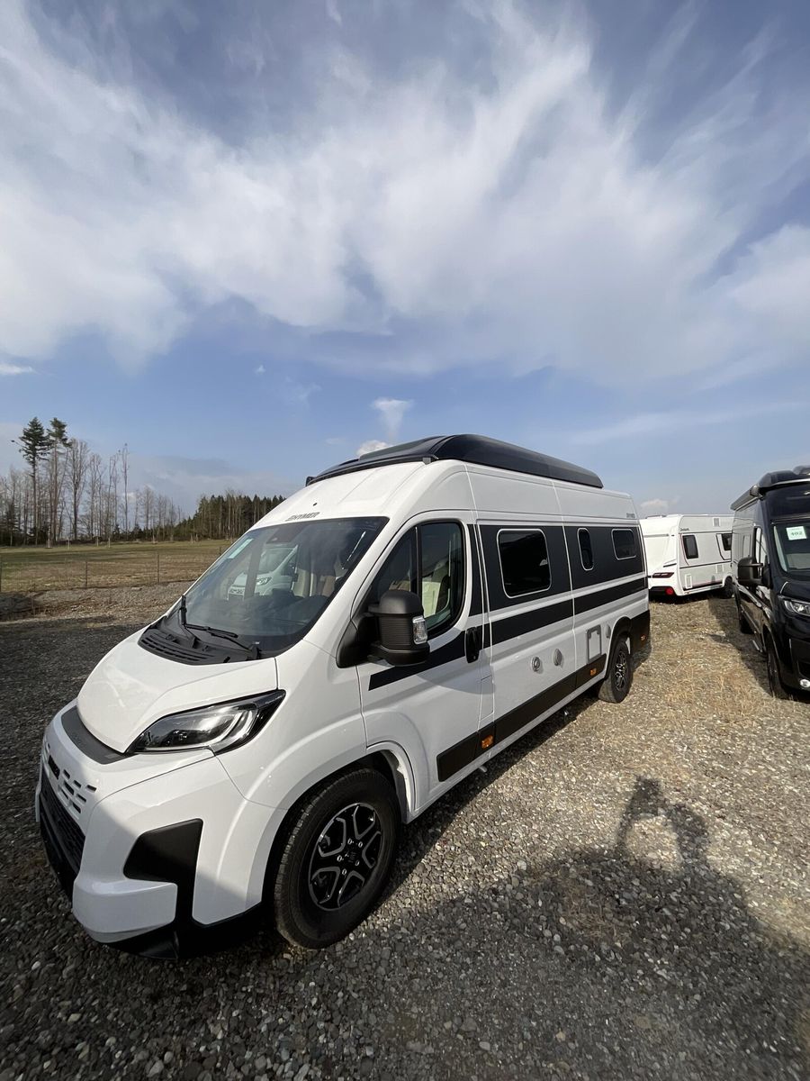 * **Modell 2026**\\* **Motor / Chassis:** Fiat Ducato \\* **Leistung:** 103 kW / 140 PS\\* **Getriebe:** Automatik\\* **zul. Gesamtgewicht:** 4000 kg\\* **Bett(en):** Einzelbetten\\* **Polster:** Moreno\\* **Holzdekor:** Ivy Green\\\\\\----**SONDERAUSS...
